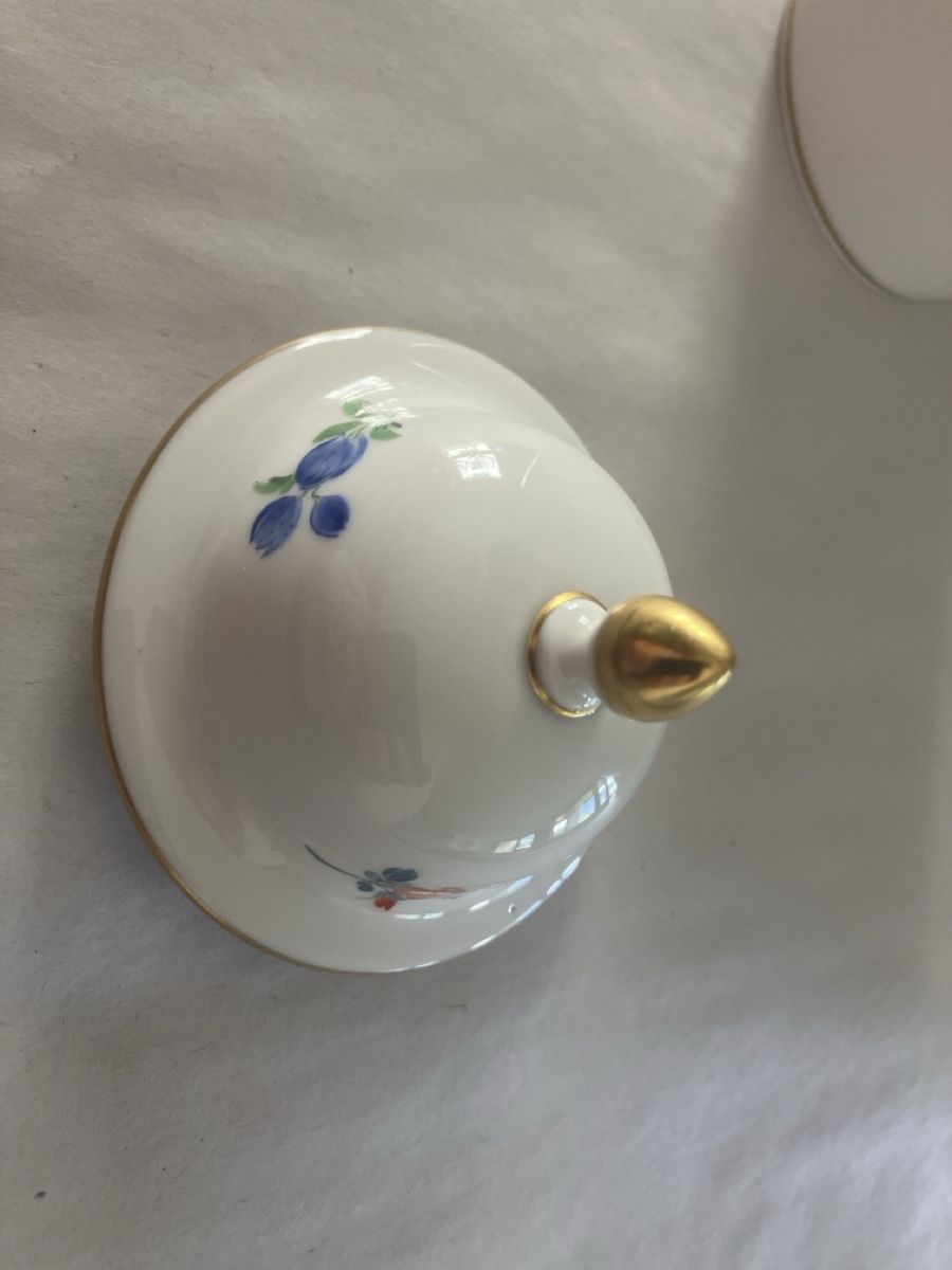 Tutte le decorazioni: Meissen Amphore mit Deckel – Usato da Ilanz venduto da Celi.hull 3