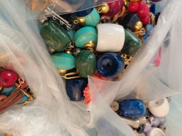 1kg Ketten-Schmuck-Broschen Teile usw.