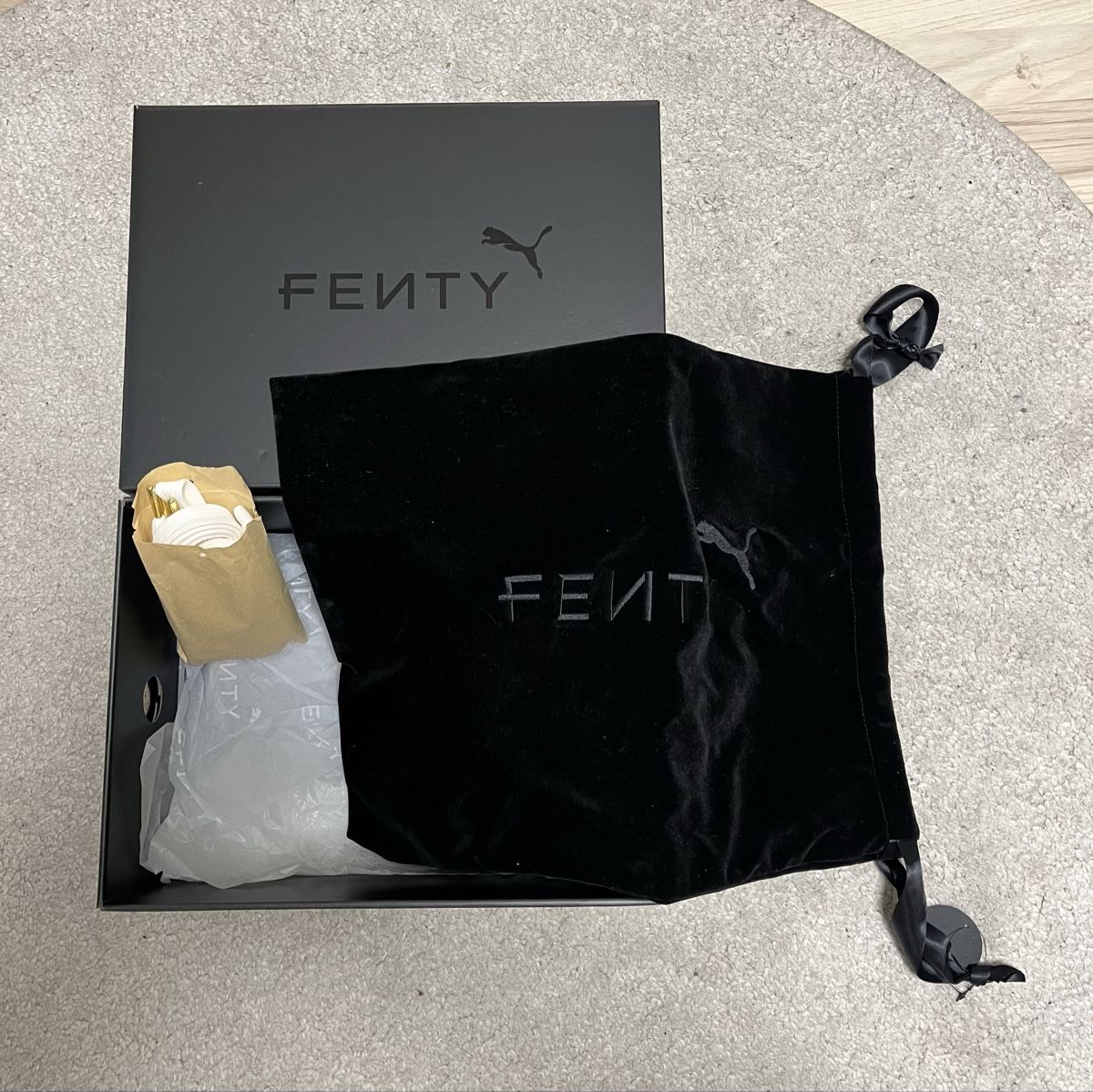 Fenty Scarpe da uomo: Leerer Fenty x Puma Karton + Zubehör – Nuovo (secondo la descrizione) da Rheineck venduto da CS992000 3