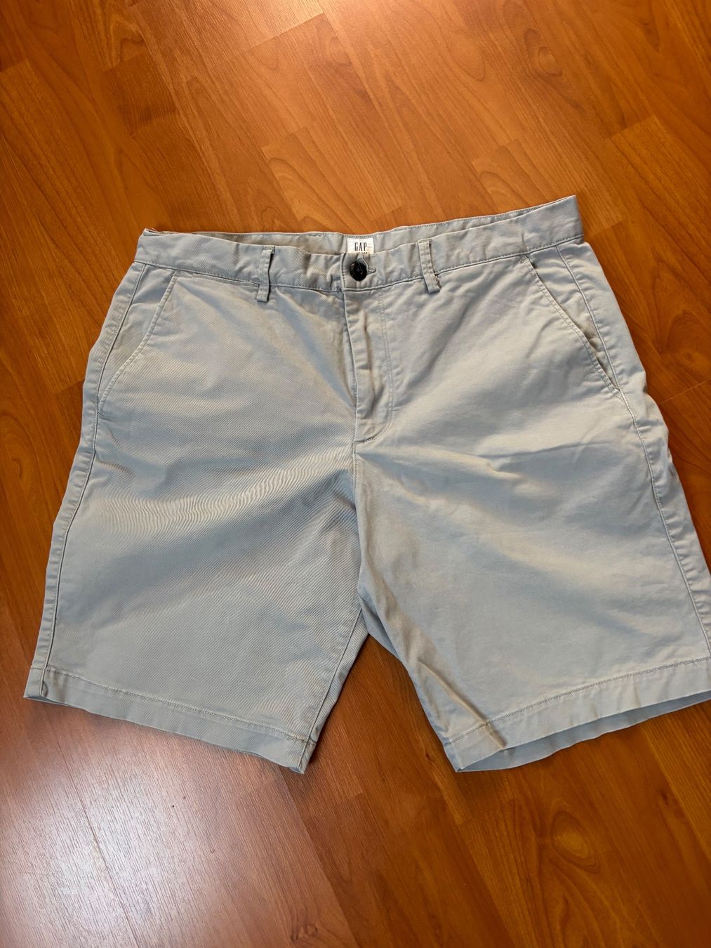 Gap Pantaloni: GAP Bermudas hellgrau 34 – Usato da Balsthal venduto da Uroby
