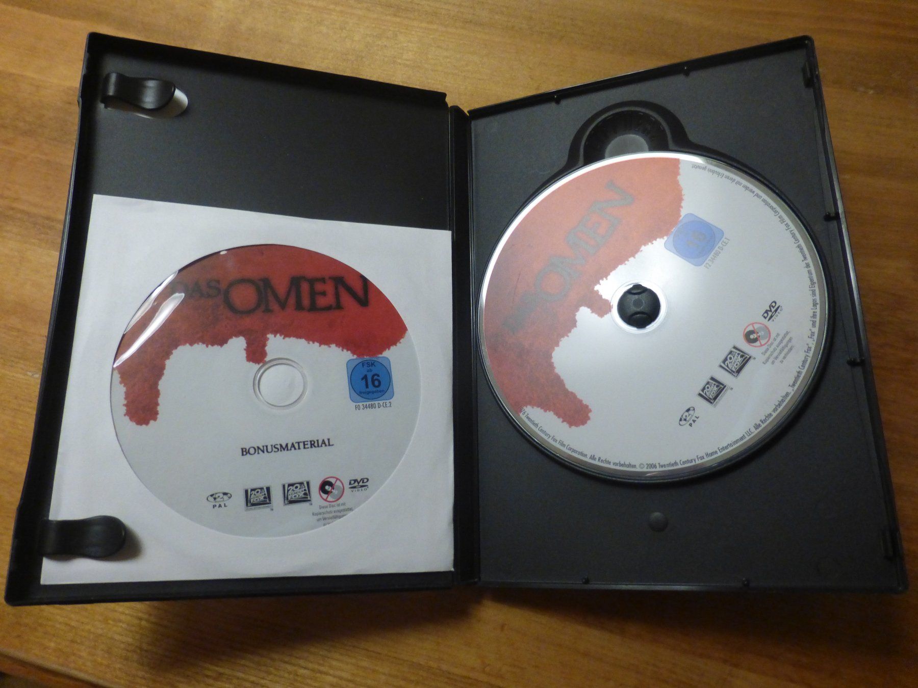 Tutti i DVDs: Omen Collection Omen 1-3 plus Bonus Disc – Usato da Zumikon venduto da psisound 2