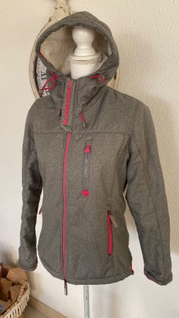 Superdry Winterjacke Grösse S neuwertig