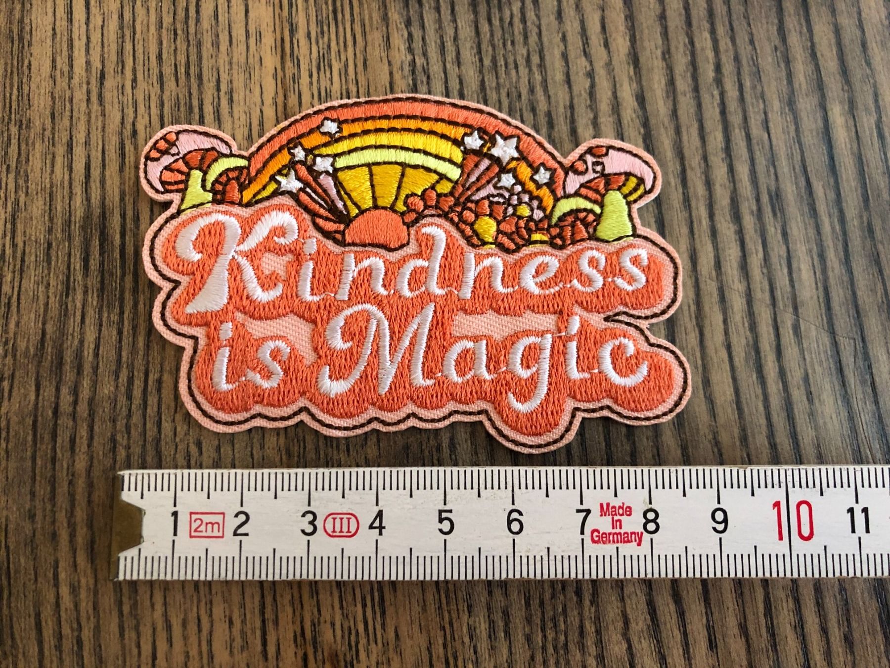 Patches: Aufnäher Patch zum Aufbügeln Kindness is Magic – Neu und originalverpackt aus Berg am Irchel von Zweiti_Chance 1