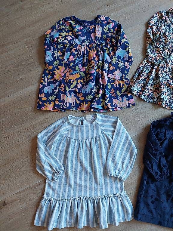 Kleiderpakete & -sets: Kleiderpaket Mädchen 104 Kleider Next & Zara – Gebraucht aus Zürich von Julia0123 1
