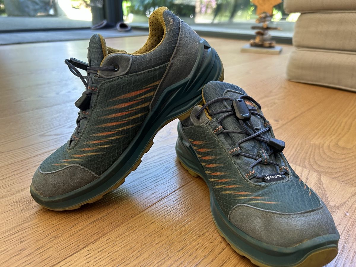 Lowa Schuhe für Jungen: Wanderschuhe Lowa Gr. 35 – Gebraucht aus Rothrist von szc_9dg5
