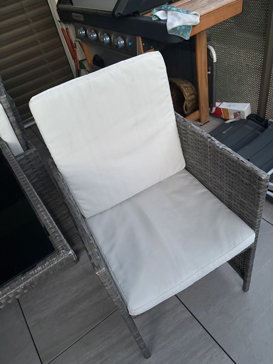 Set di tavolo e panche: Gartentisch aus Rattan – Usato da Rhäzüns venduto da natkr 4