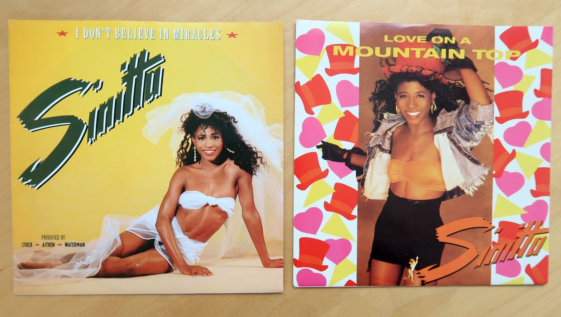 Dischi in vinile: SINITTA - 2 VINYL SINGLES (VG+/NM) – Usato da Hedingen venduto da Studers