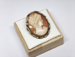 Anhänger / Brosche mit Cameo aus Muschel 