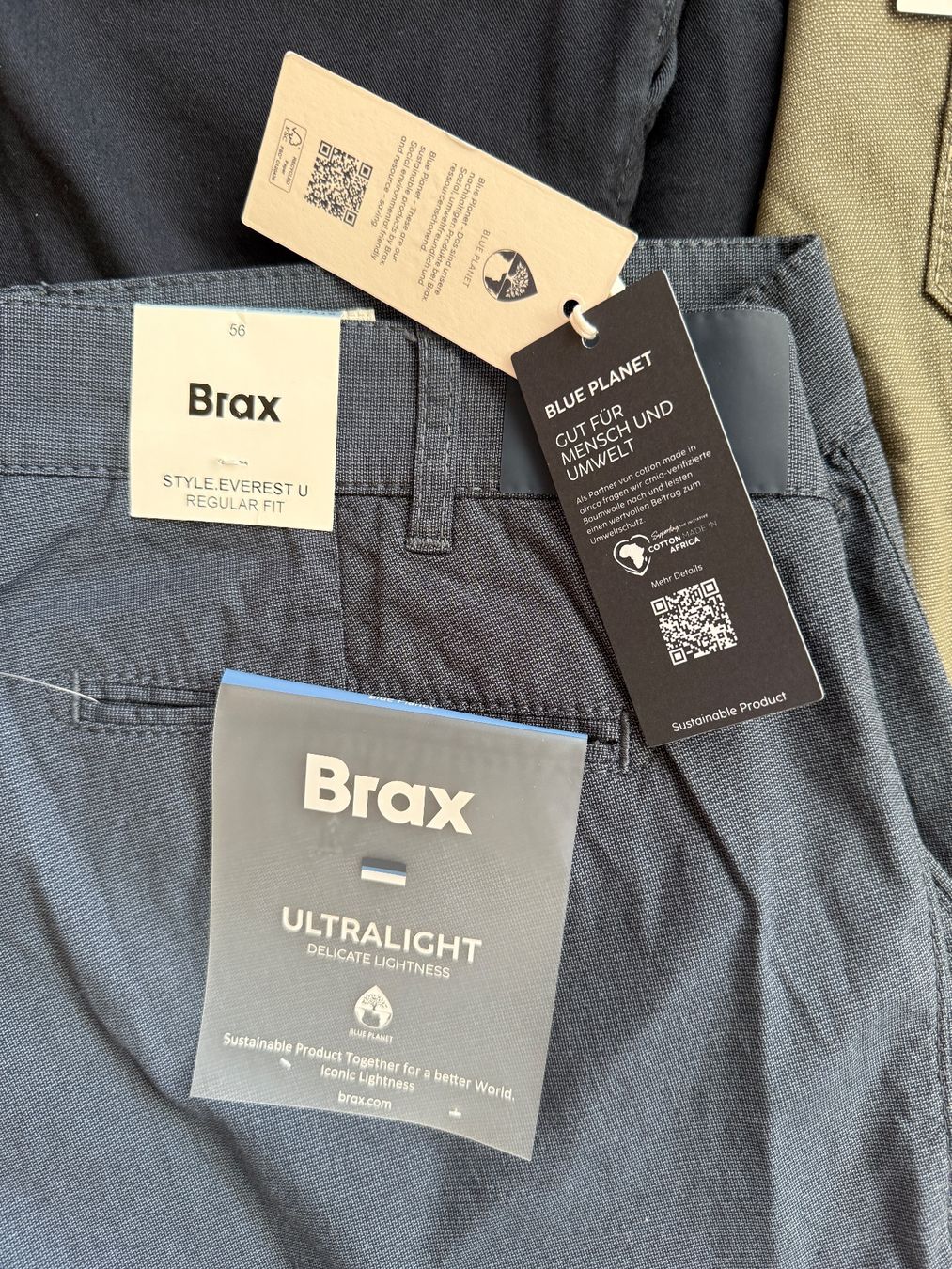 Brax Pantaloni: 3 Hosen von Brax neu – Nuovo e nell'imballaggio originale da Zürich venduto da bluebirdmon 3