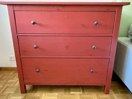 Hemnes Kommode rot