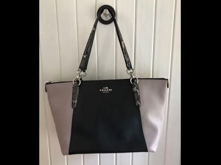 Coach Handtasche Leder schwarz grau neuwertiger Zustand