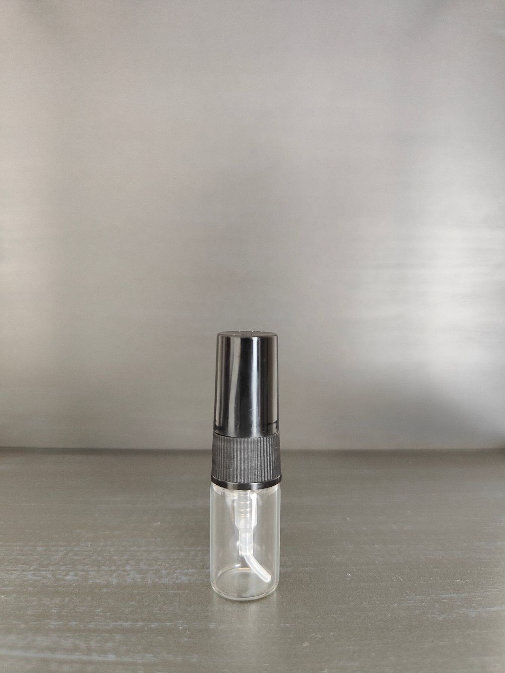 Givenchy Profumi & Eau de Toilette: Givenchy - Gentleman Eau de Toilette 2ml / 5ml – Nuovo e nell'imballaggio originale da Root venduto da AtschyFragrance 2
