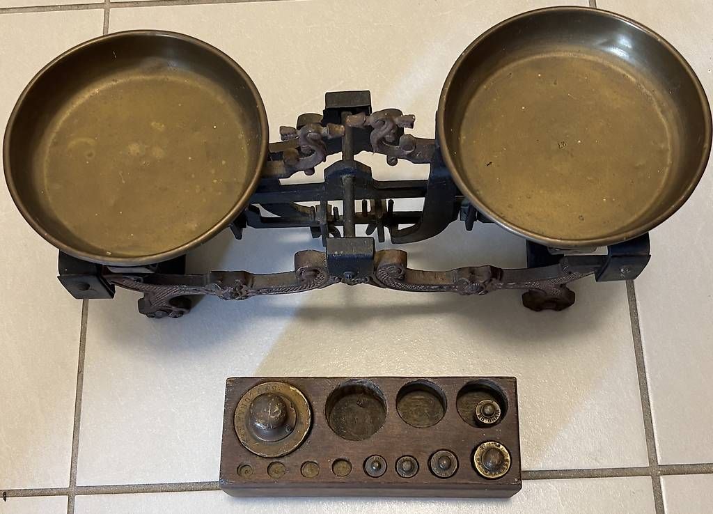 Waagen und Gewichte: Balance à contrepoids ancienne  – Gebraucht aus Vevey von cat_tw2s 1