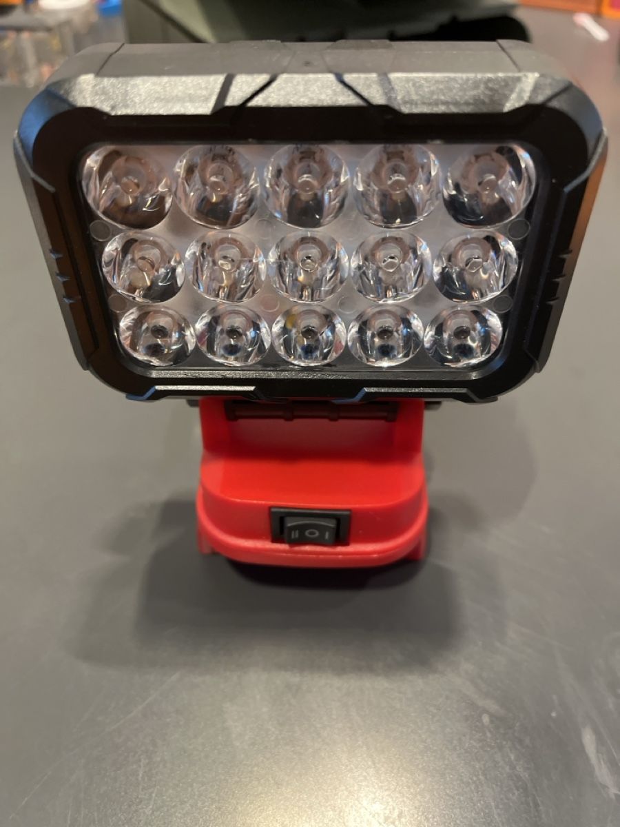 Milwaukee Lampen: Milwaukee Akku Arbeitsleuchte – Neu und originalverpackt aus Sursee von Pfippu82