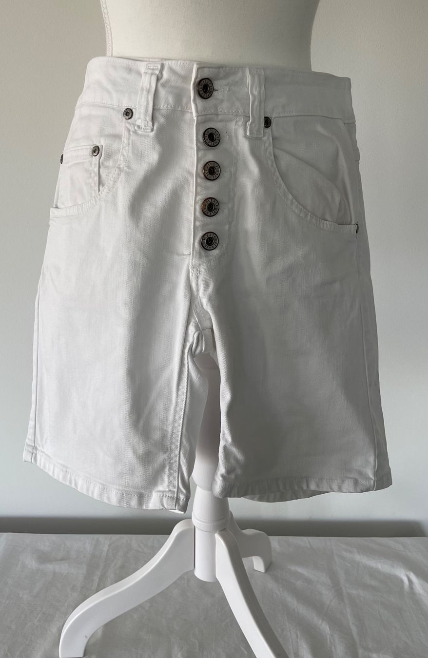 Please Jeans Hosen: Weisse Jeans Shorts von Please, Grösse S – Gebraucht aus Weiningen ZH von san_7hsm 1