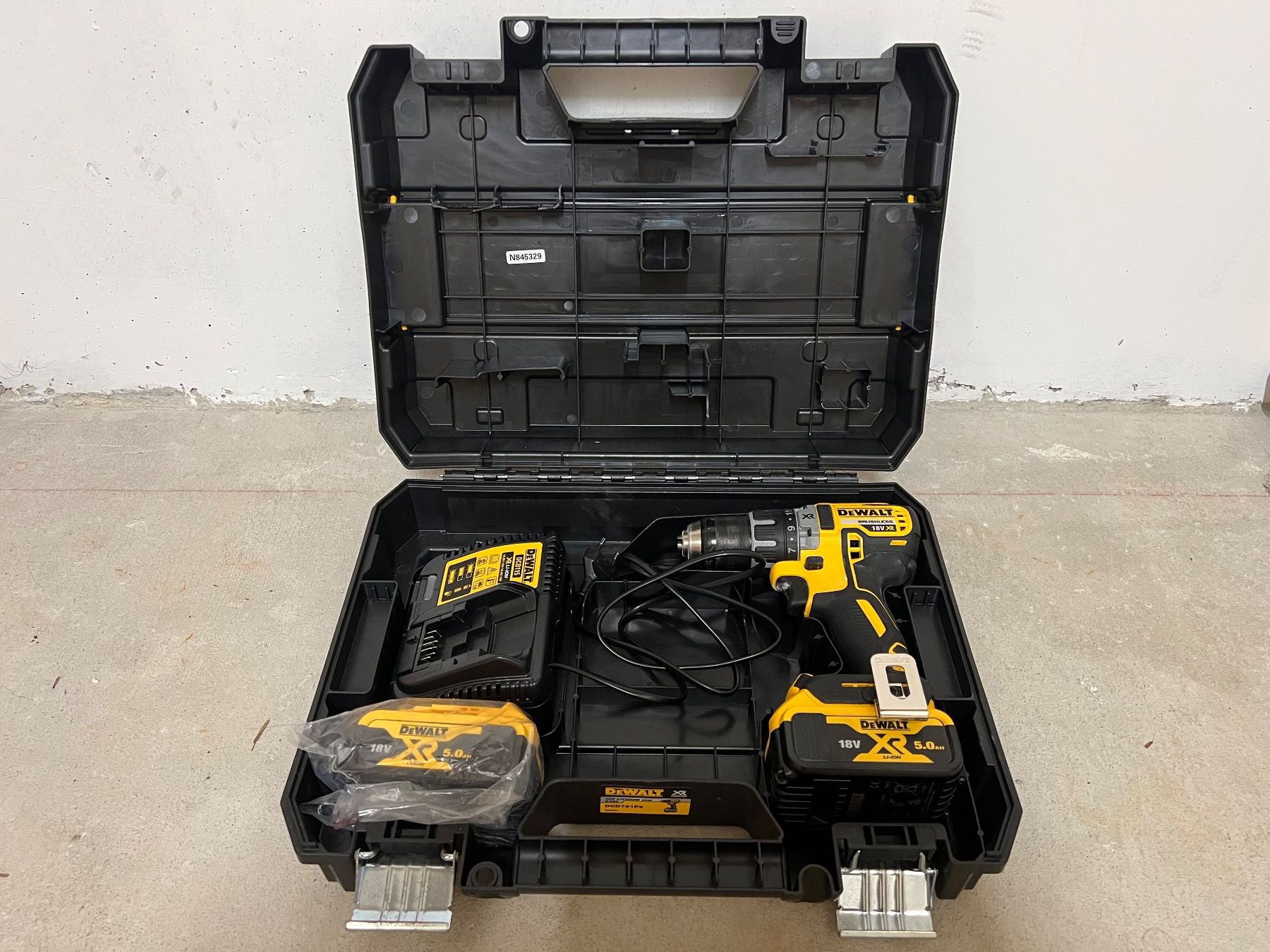 Dewalt Bohrmaschinen: Visseuse/Perceuse DeWalt DCD791P2 – Gebraucht aus Tolochenaz von che_79y5 1