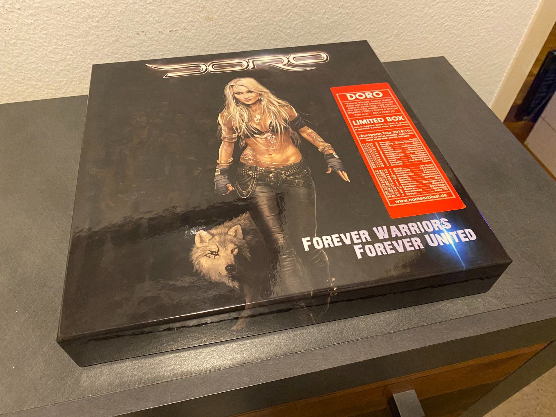 Dischi in vinile: Doro - Forever Warriors Forever United - Box Set L.Edition – Nuovo (secondo la descrizione) da Basel venduto da VinylLover68 9