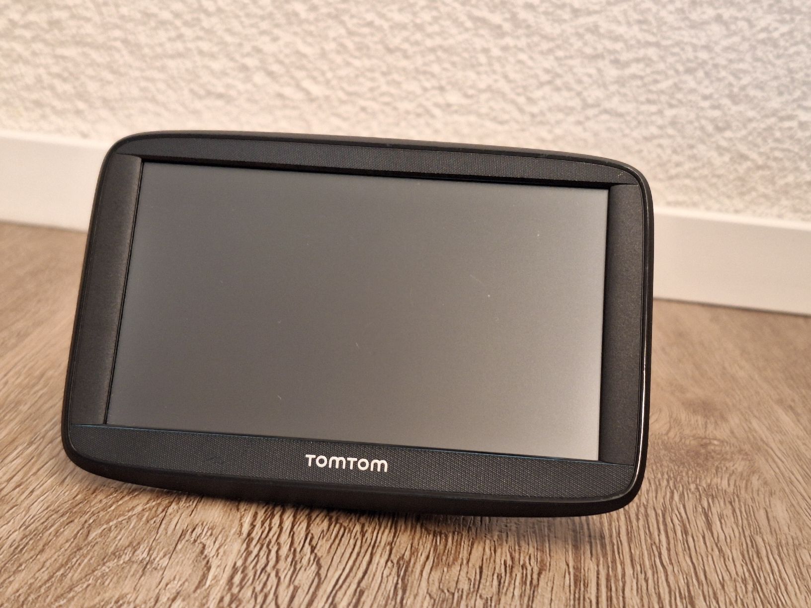 Tomtom Navigatori: TomTom GPS- Navigationsgerät mit Ladekabel – Usato da Bennau venduto da van_xnq2 1