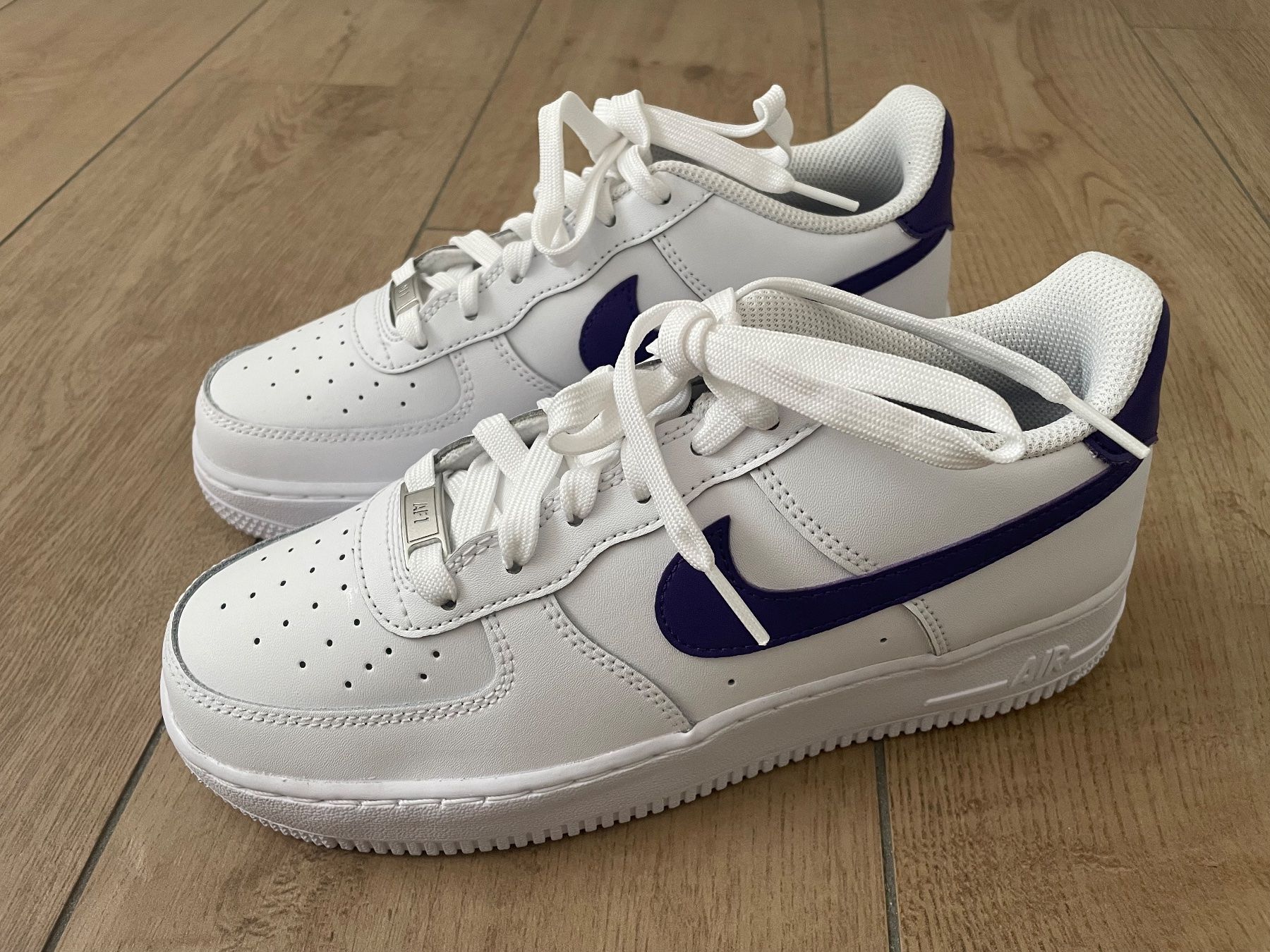 Nike Scarpe per ragazzi: Nike Air Force 1 Gr. 38.5 NEU – Nuovo (secondo la descrizione) da Waltenschwil venduto da hansnine 1