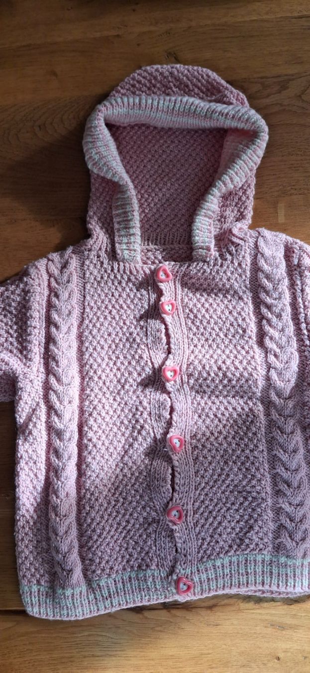 Lotti & Set di vestiti: 3 süsse Baby-Oberteile, Hoodie, Kurzarmpulli, Pullunder  NEU – Nuovo (secondo la descrizione) da Langenthal venduto da Handstrick 1