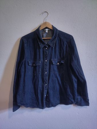 Camicia in jeans blu scuro con bottoni a pressione