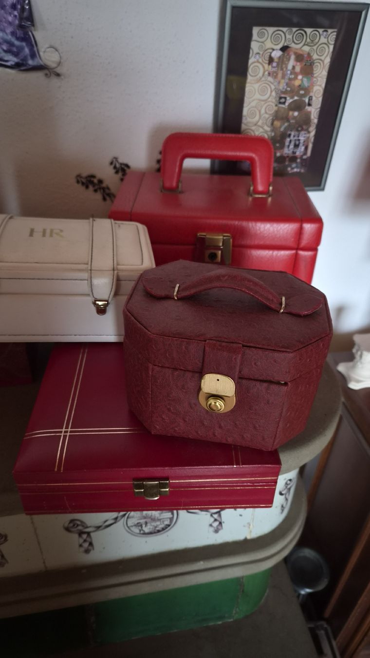 Portagioie: Schmuck Schatouillen Riesensammlung  – Usato da Kölliken venduto da Upcycling-by-Mc-TAM 7