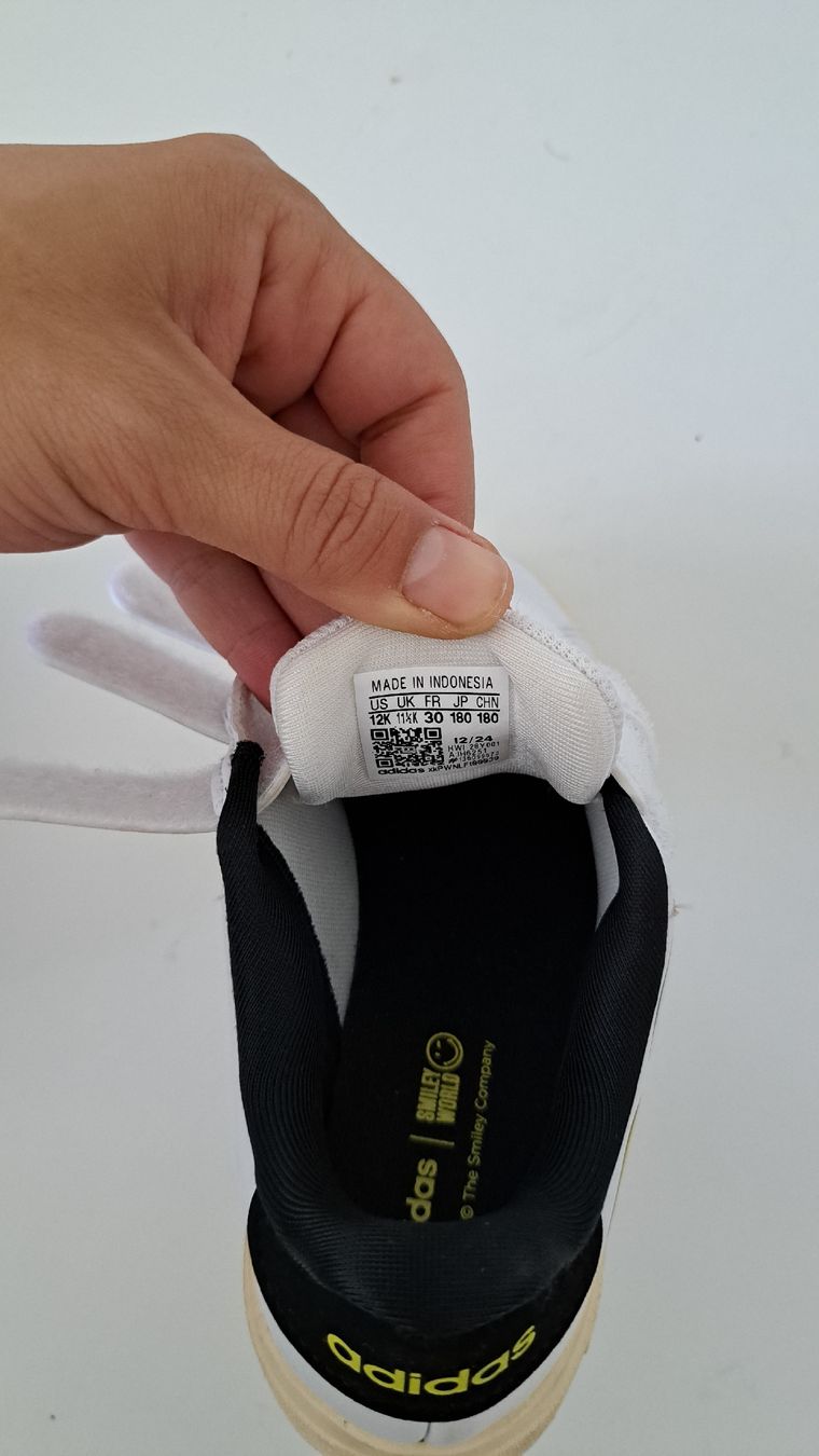 Adidas Schuhe für Jungen: Adidas Sneakers White Smiley World Size 30 – Gebraucht aus Thun von tan_2kvt 4