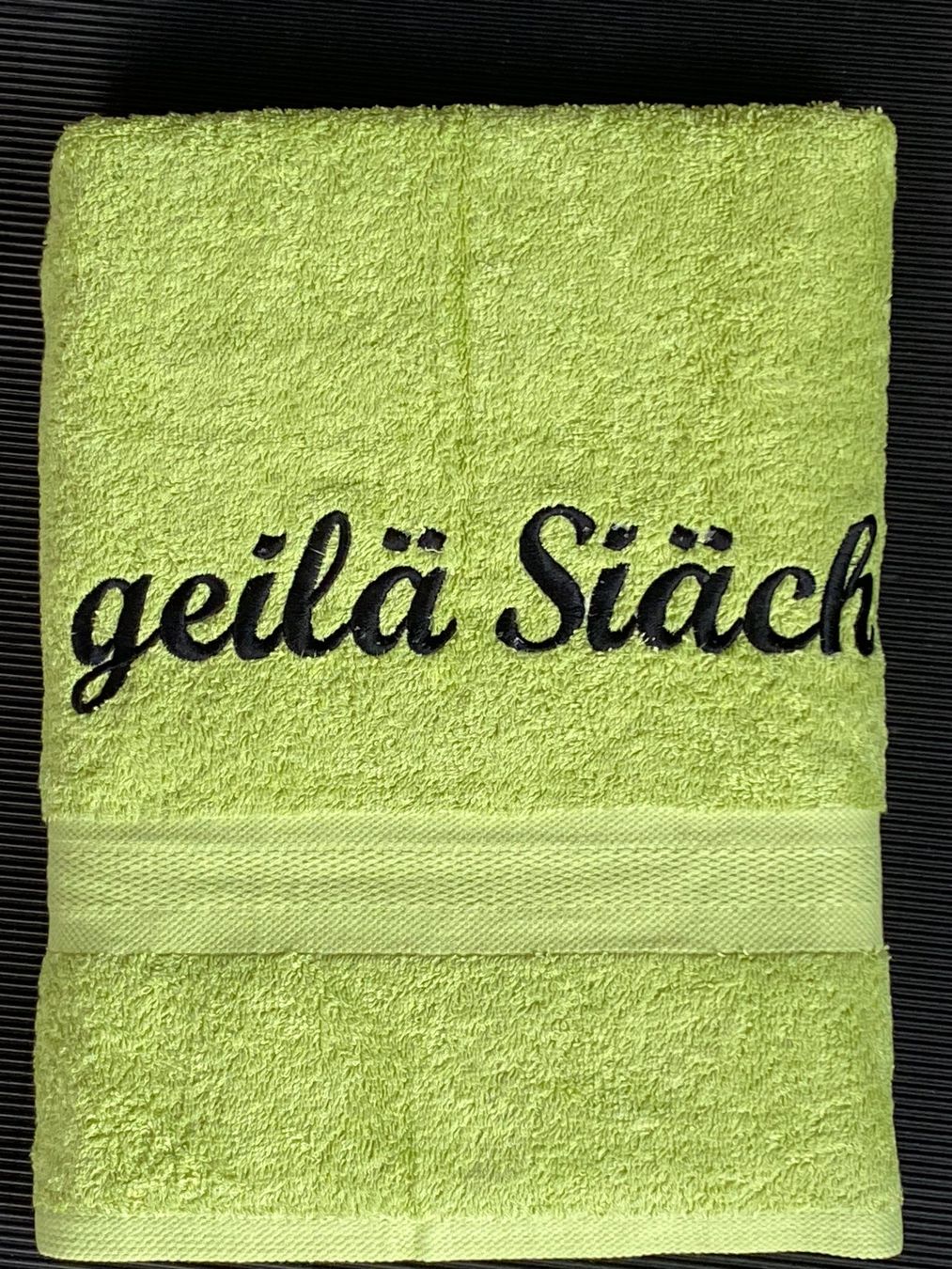 Badetücher: besticktes Duschtuch; Top-Qualität – Neu und originalverpackt aus Egg SZ von irbaku