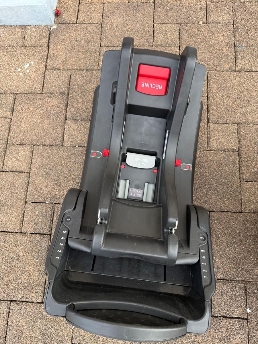 Auto-Kindersitze: Babyschale + ISOFIX Basis – Gebraucht aus Dornach von Dana999 1