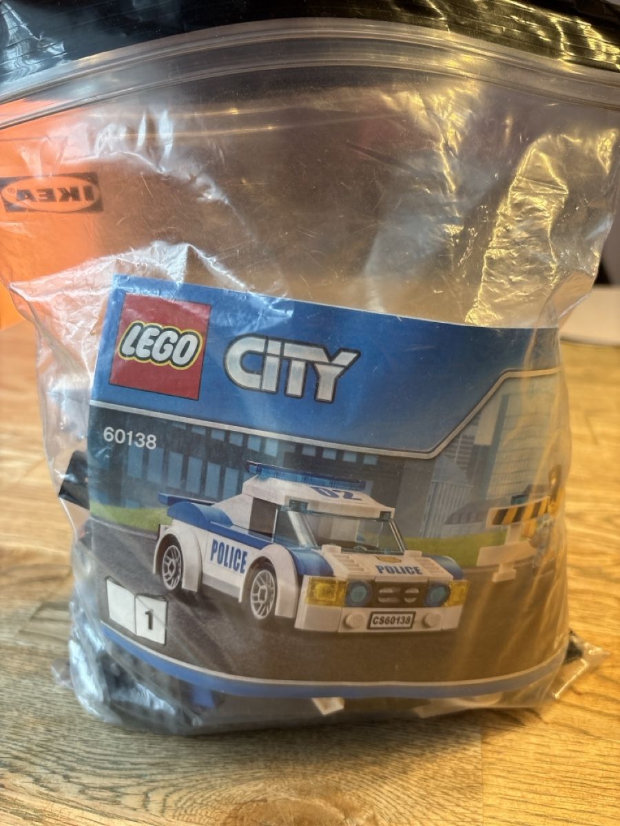 Lego Kit di costruzioni: LEGO 60138 Rasante Verfolgungsjagd – Usato da Leuzigen venduto da LaicaStar