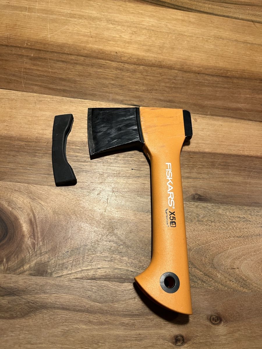 Fiskars Alle Werkzeuge: Beil Fiskars X50 mit Schutz – Gebraucht aus Würenlos von jam_mv8g