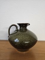 Rundliche Vase aus grünem Ton, Schweizer Fabrikat ca. 1960