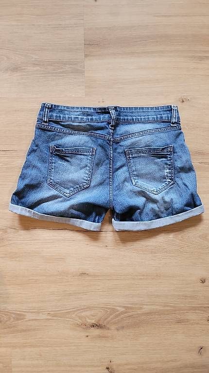 C&A Jeans: Clockhouse Jeans Shorts Grösse 36 – Usato da Gutenswil venduto da schmidii 2