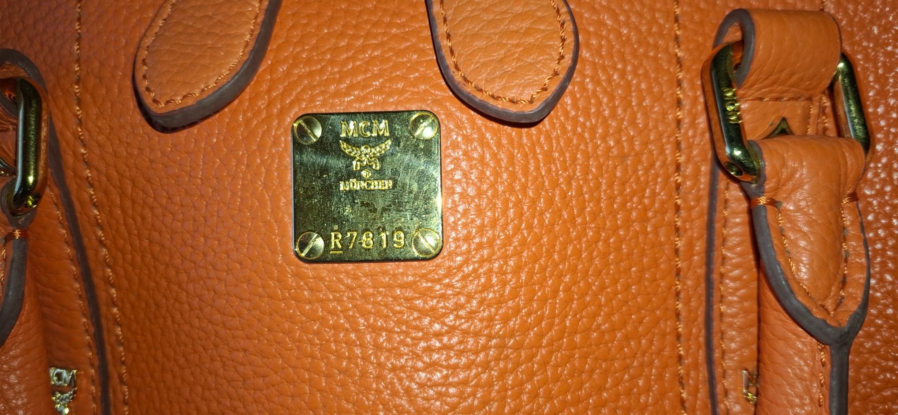 Mcm Sacs femmes: MCM mittelgrosse Tasche mit Schulterriemen – Neuf (Voir description) à Weggis par Jhmathis 2