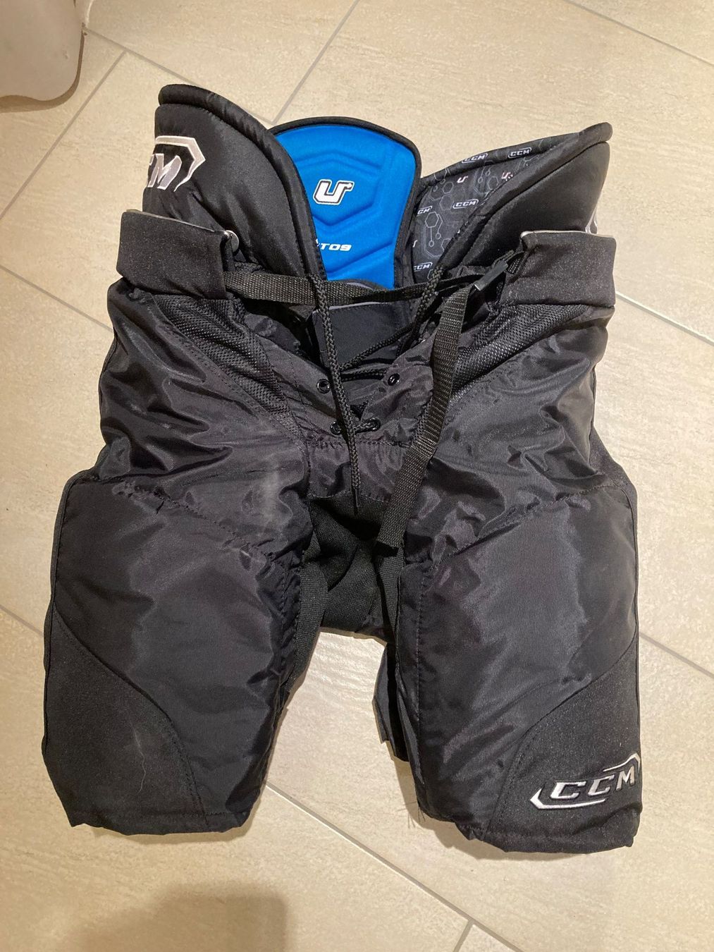 Ccm Pantaloni: Eishockey Hose CCM schwarz Senior M – Nuovo (secondo la descrizione) da Deitingen venduto da Calimi