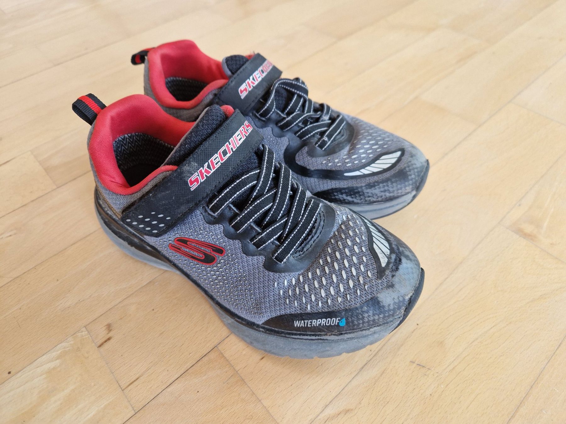 Skechers Scarpe per ragazzi: Kinderschuhe Skechers Grösse33 – Usato da Zürich venduto da anne049