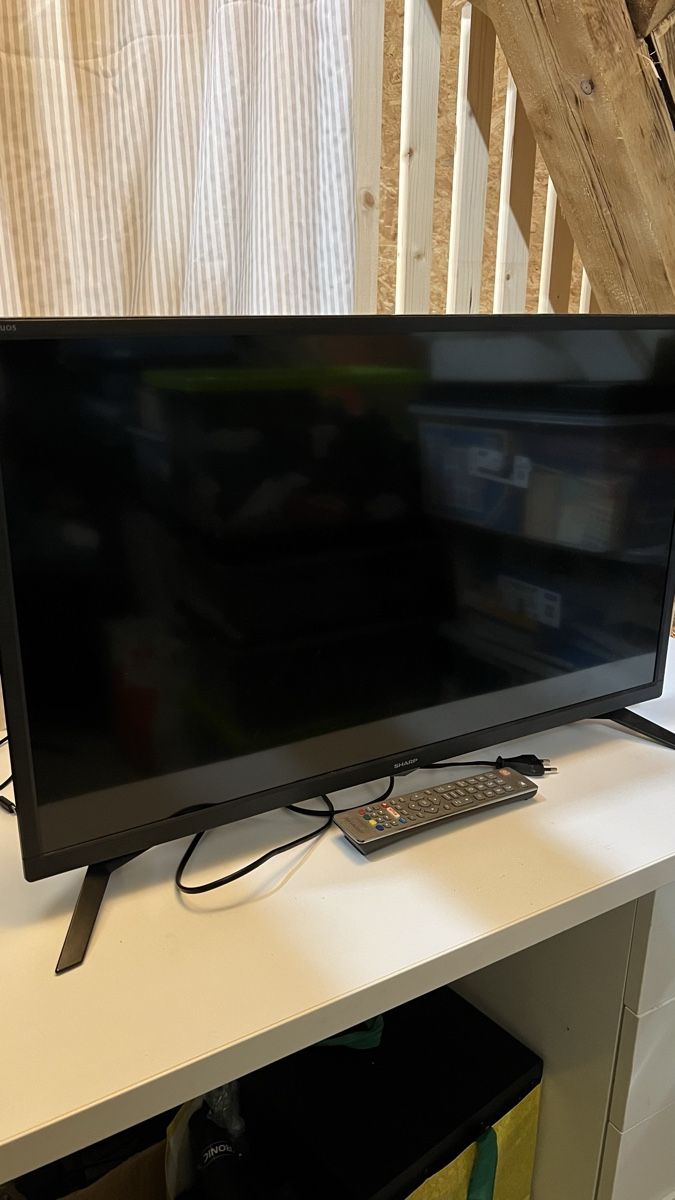 Sharp Televisori: Sharp 32" LCD TV - LC-32HB532E - Great Condition! – Usato da Zürich venduto da Decastro87 1