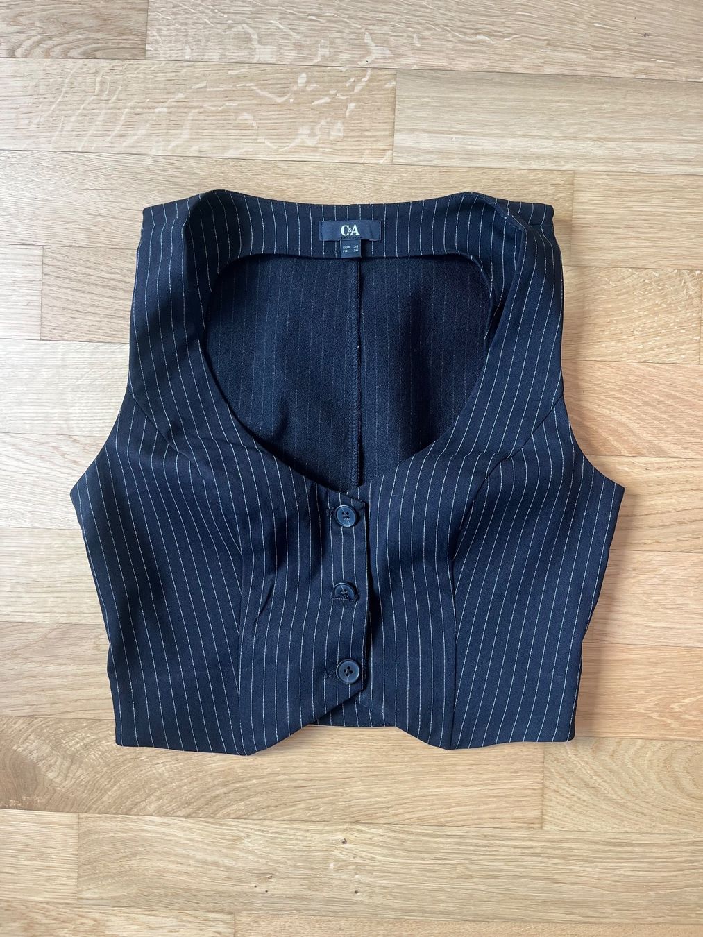 C&A Top: Haut style gilet de costard – Nuovo (secondo la descrizione) da La Tour-de-Trême venduto da lol_85kj