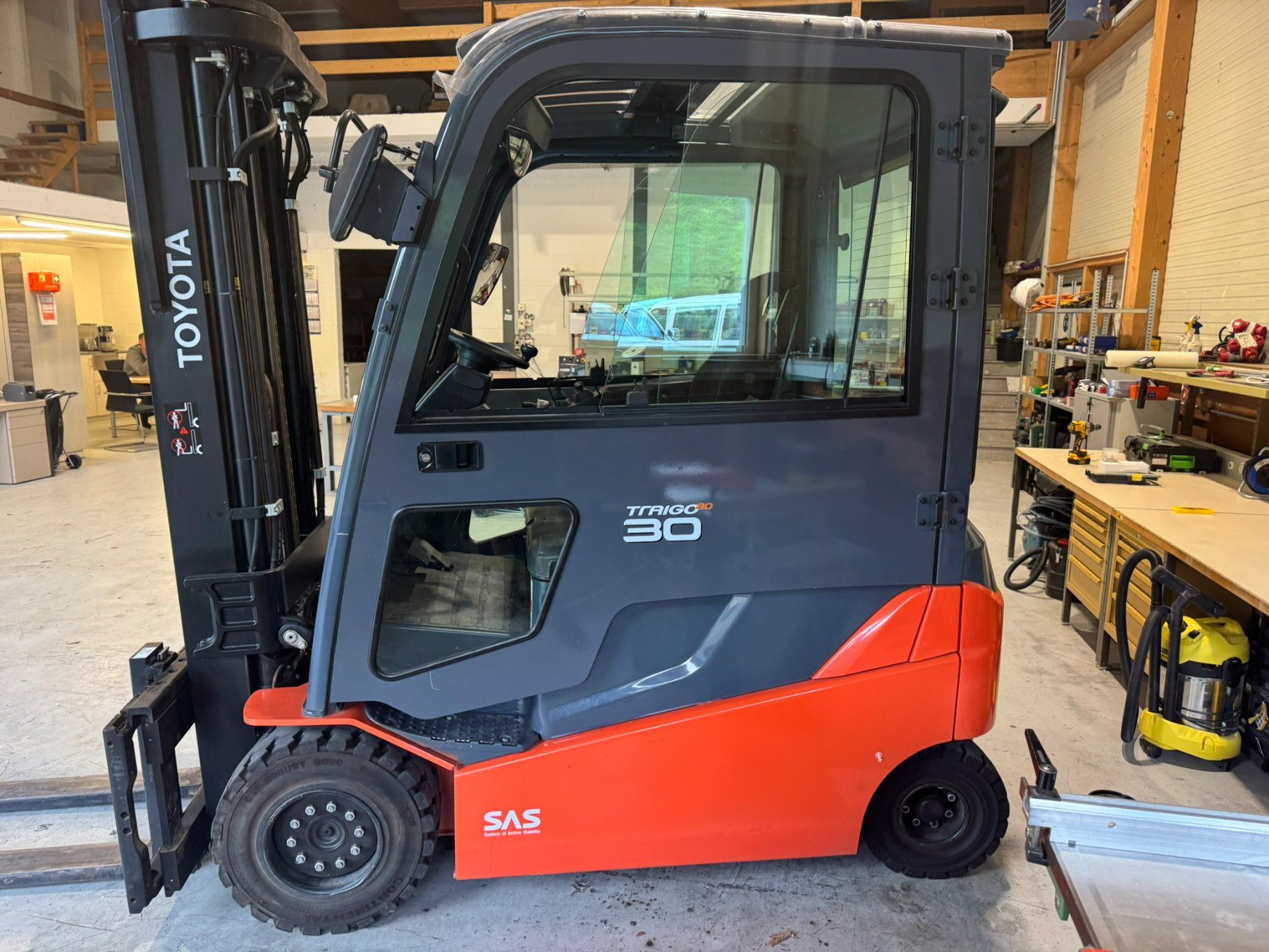 Toyota Carrelli elevatori e a forche: Toyota Elektrostapler 3.0T , Gabelstapler, Stapler – Usato da Egliswil venduto da Raser76 1