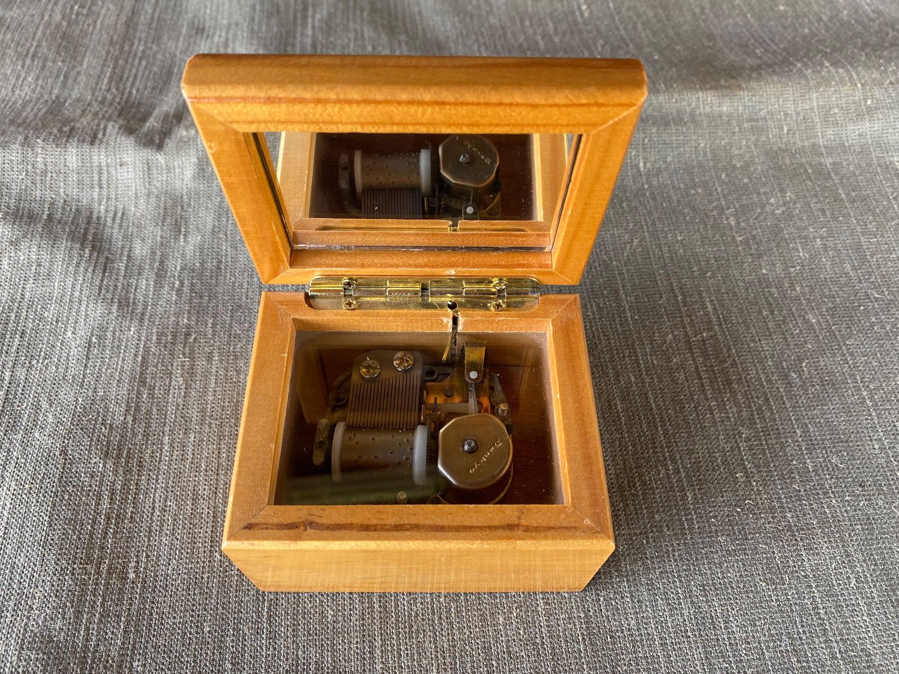Sankyo Carillon: schöne Sankyo Japan Musikdose – Usato da Feldbach venduto da Olive1 5
