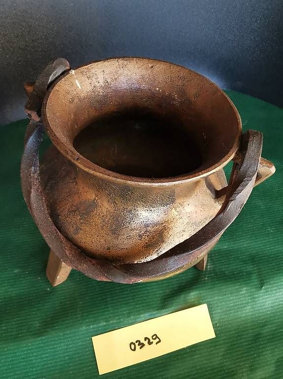 Padelle: Grapen oder Marmite - antiker Bronzekessel mit Dreibein – Usato da Dübendorf venduto da aschiduebendorf 1