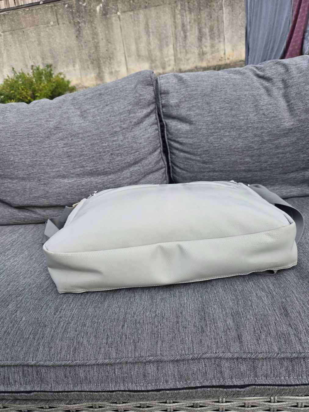Bree Borse: BREE Umhängetasche / Laptoptasche – Grau – Usato da Dättwil AG venduto da Cosecuna 2
