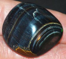 Deko Heilstein L-8695 – Blaues Tigerauge poliert 53.85 Karat