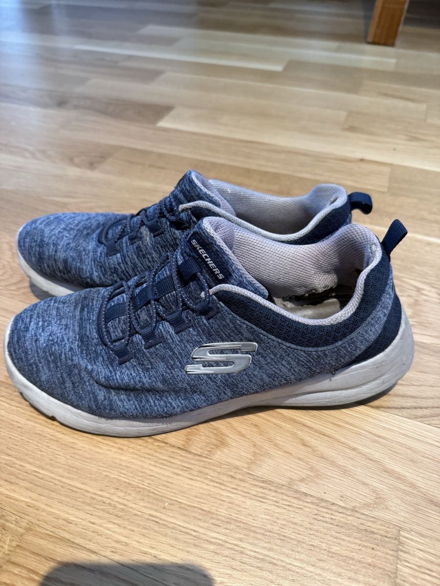 Damenschuhe: Skechers Trainingsschuhe – Gebraucht aus Biel/Bienne von Husseinsheikho