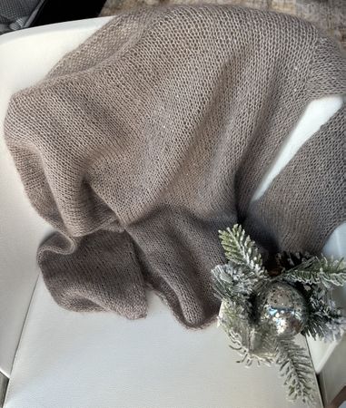 Luxuriöser handgestrickter Mohair Pullover mit Netzstruktur