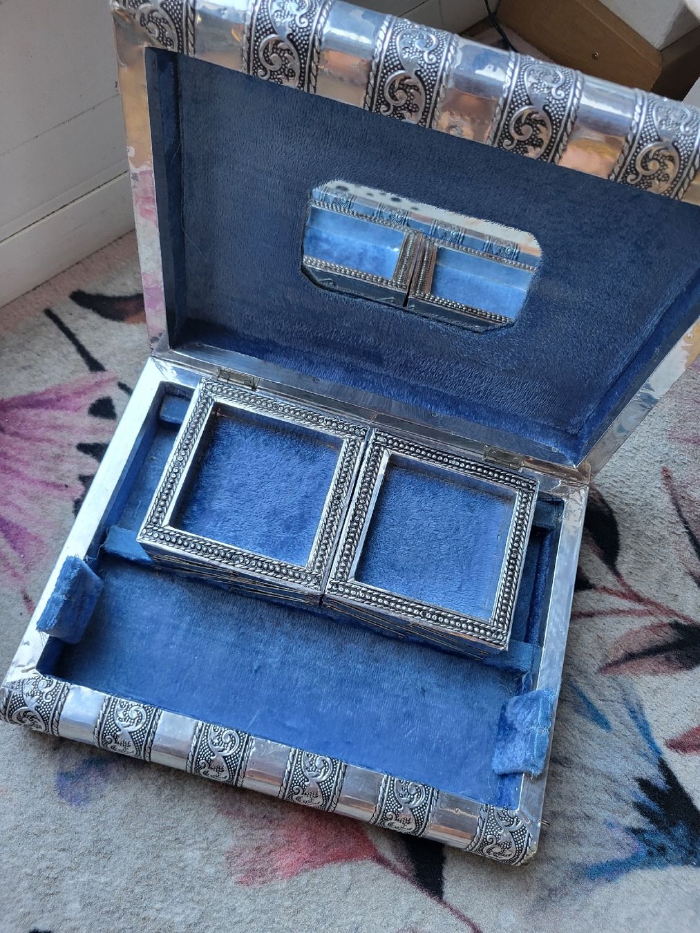 Sonstige Dekorationen & Accessoires: Schmuckkassette versilbert mit Fächern gebraucht – Gebraucht aus Zürich von yol_x9sd 1
