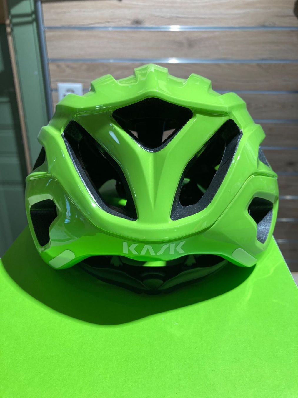 Kask Caschi: Kask Mojito 3 WG11 Helm Lime, Medium – Nuovo (secondo la descrizione) da Lauterbrunnen venduto da Imboden-Bike 2