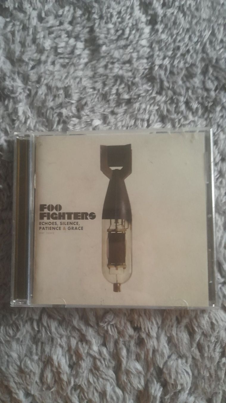 CDs: FOO FIGHTERS      ECHOES,SILENCE,PATIENCE AND GRACE     CD – Gebraucht aus Wetzikon ZH von