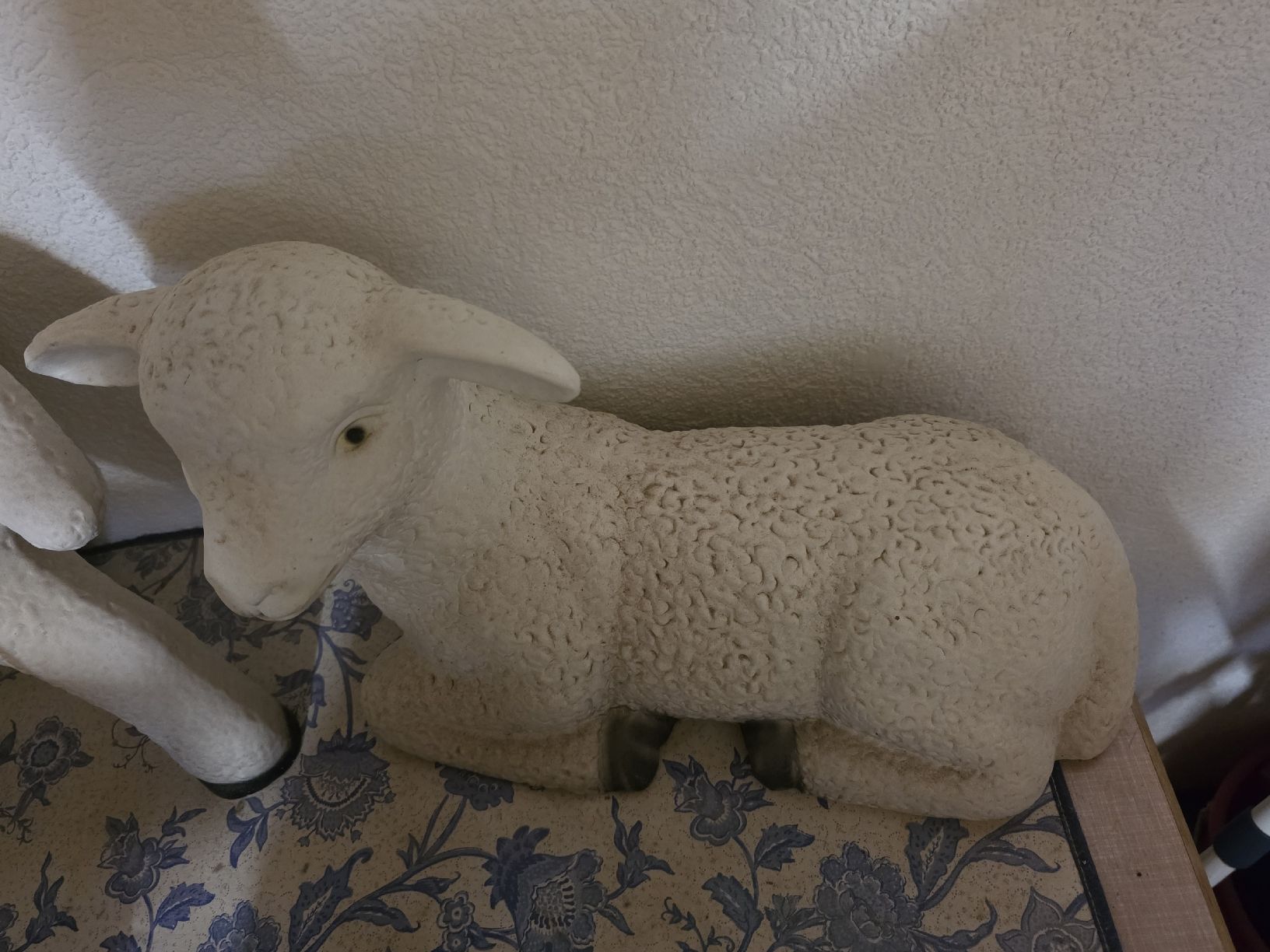Statuette: Vintage Ceramic Lamb Figurines  – Usato da Hinwil venduto da Ehretstock8 2