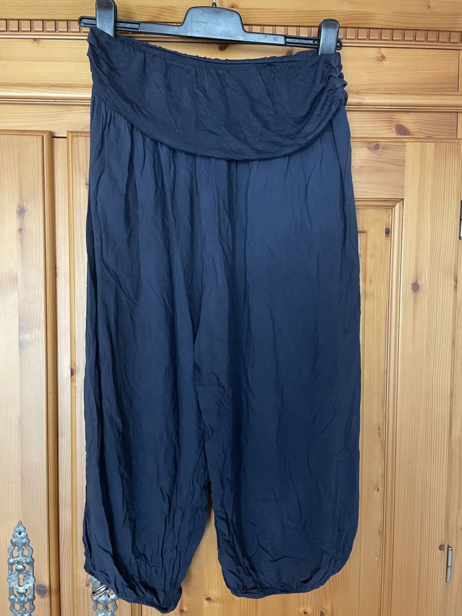 Pantaloni: Haremshose, Sommerhose, lässig, Gr. M, Dunkelblau. – Usato da Buchs AG venduto da fischli610